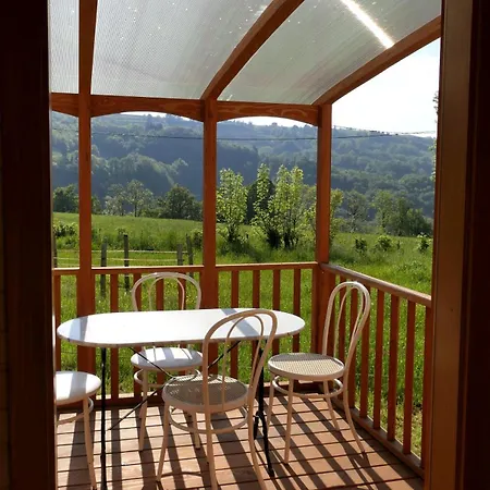 Roulotte Le Gite-anes Jou-sous-Monjou