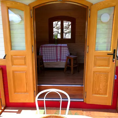 Roulotte Le Gite-anes * Jou-sous-Monjou