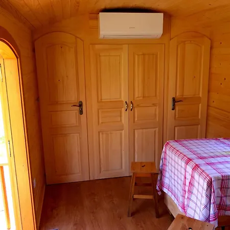 Roulotte Le Gite-anes Кемпинг *