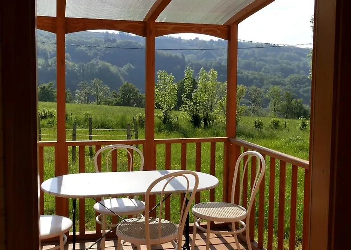 Roulotte Le Gite-anes Jou-sous-Monjou