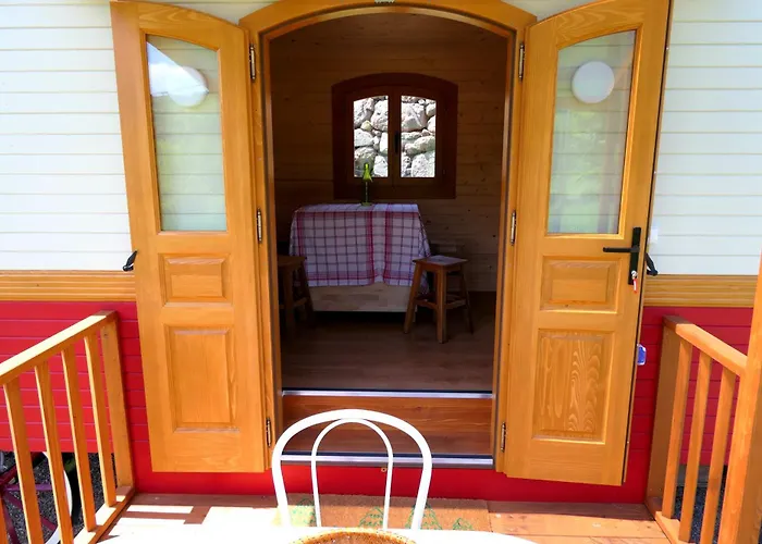 Roulotte Le Gite-anes * Jou-sous-Monjou